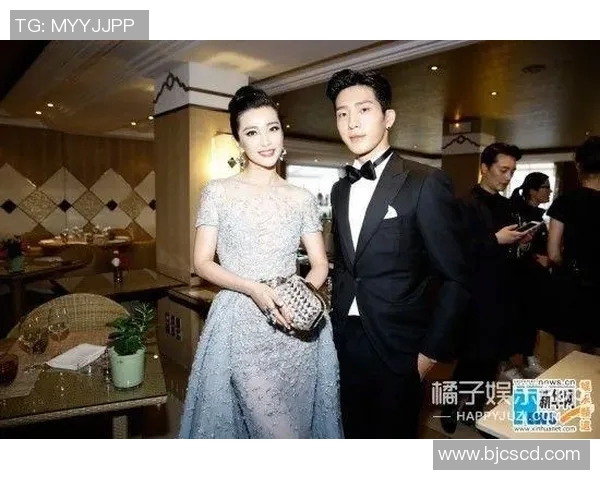 抖音美女与足球明星的亲密合影瞬间引发热议,网友纷纷点赞分享 抖音美女与足球明星的亲密合影瞬间引发热议,网友纷纷点赞分享