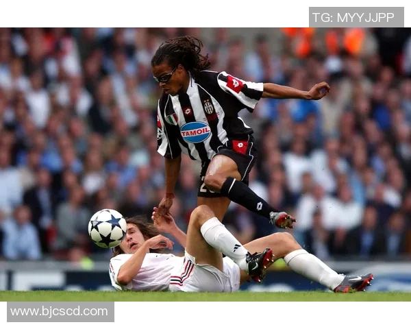 足球明星背影瞬间的精彩瞬间与动人故事全景展示 足球明星背影瞬间的精彩瞬间与动人故事全景展示